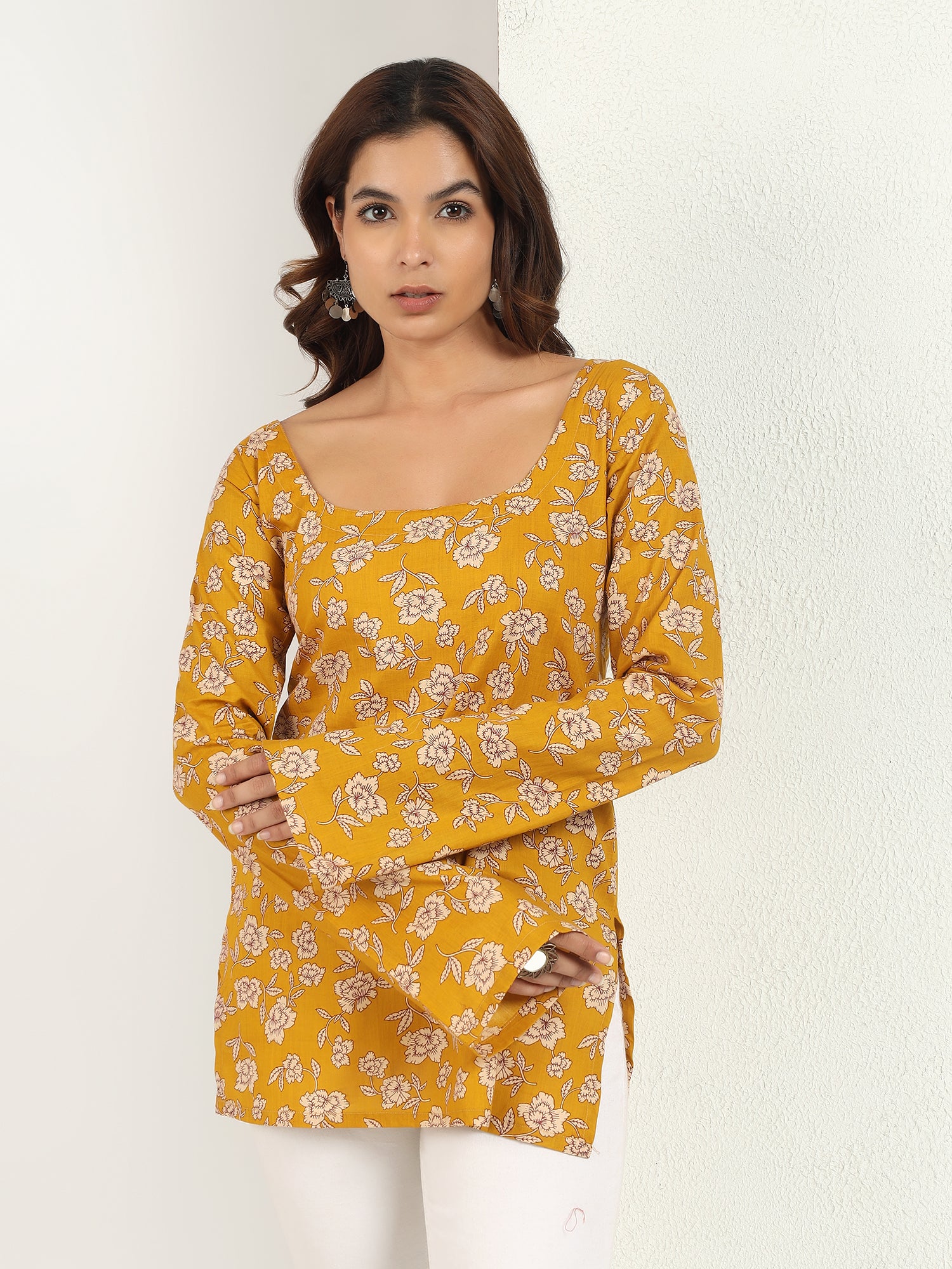 KAVERI DEEP BACK BELL SLEEVED KURTI - Image 3